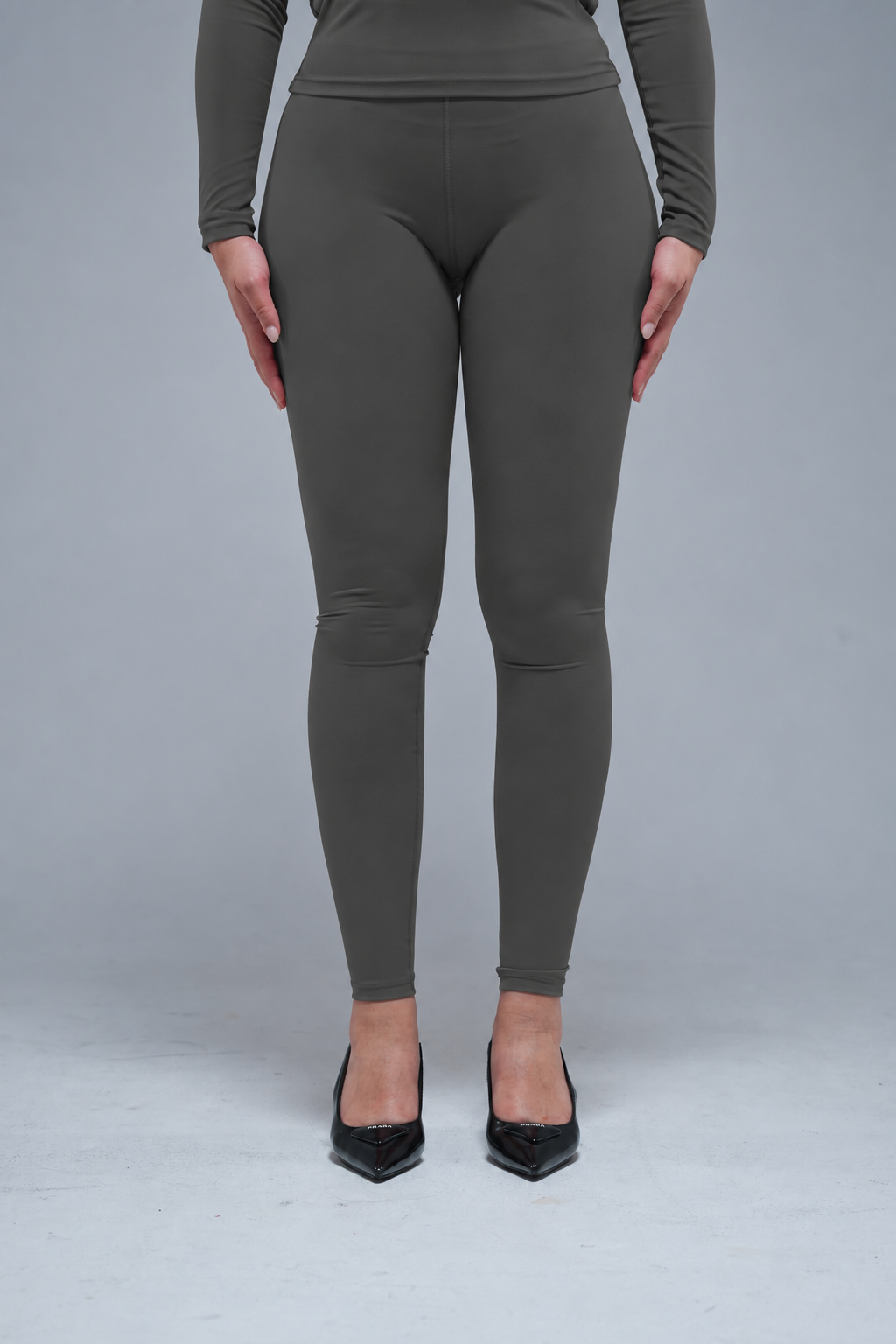 Essential bottom (gray)