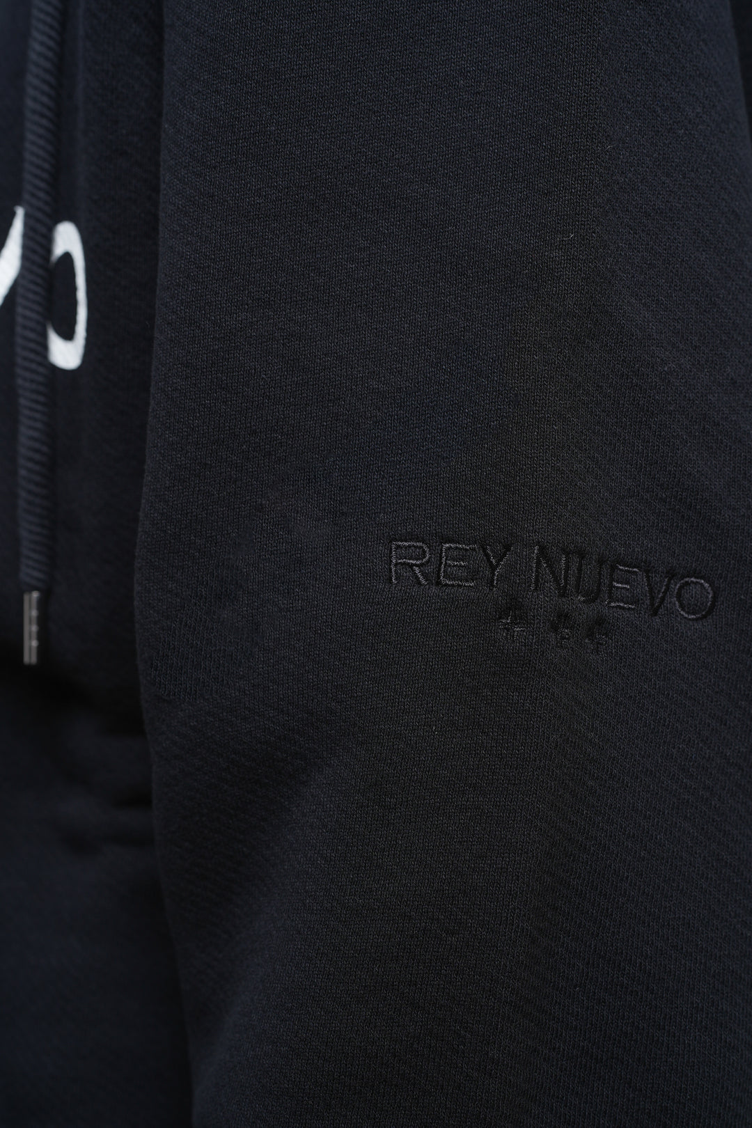 REYNUEVO BLACK ZIPPER HOODIE