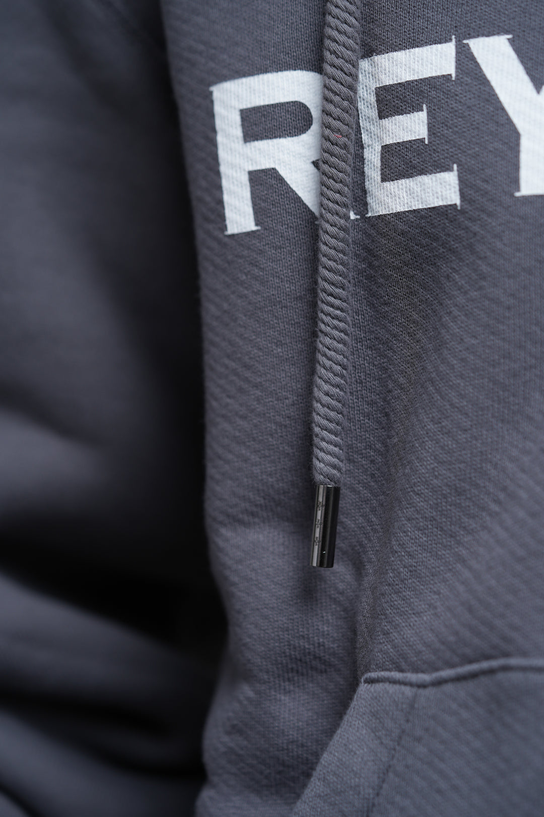 REYNUEVO SILVER ZIPPER HOODIE