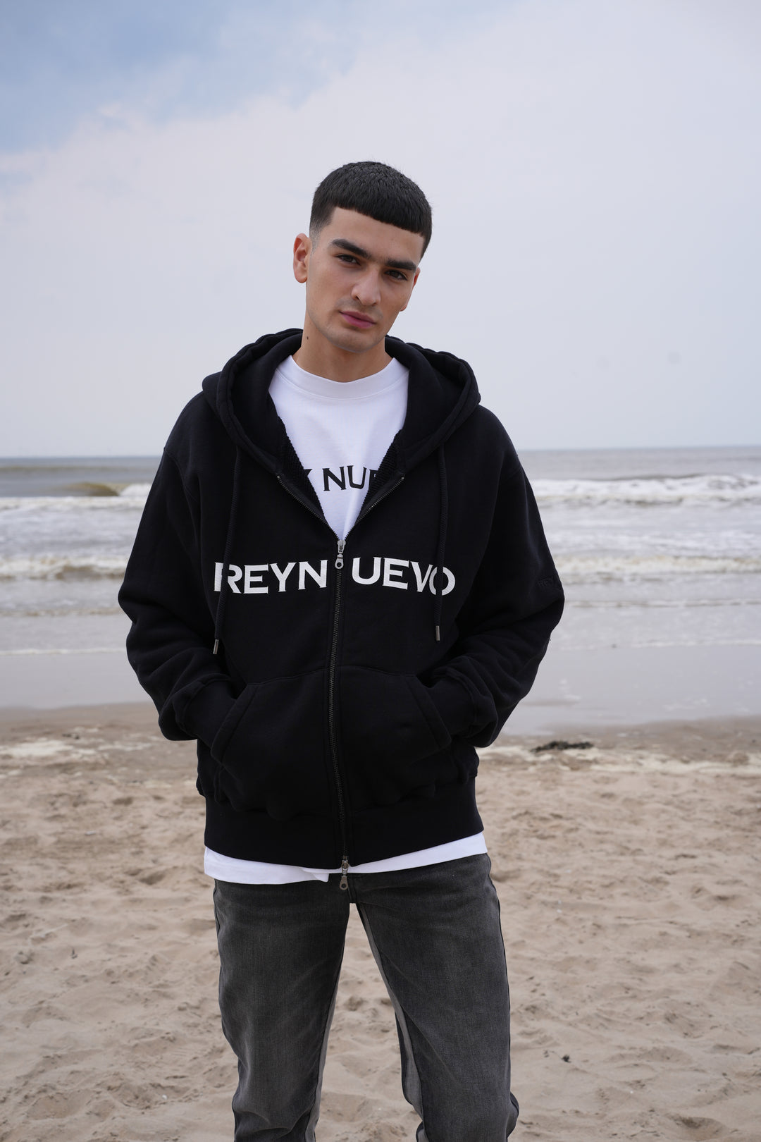 REYNUEVO BLACK ZIPPER HOODIE