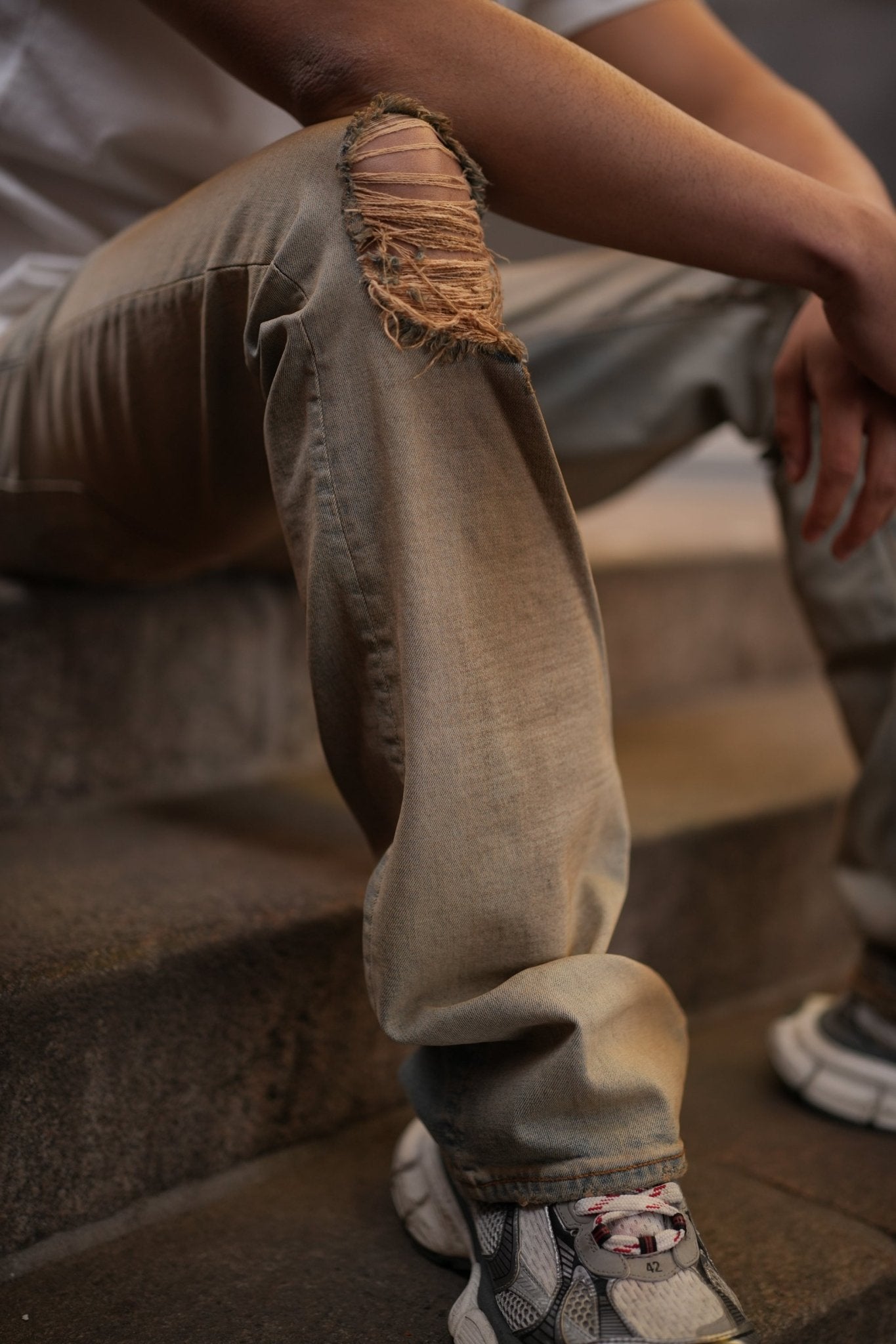 dirty jeans - Rey Nuevo Clothing