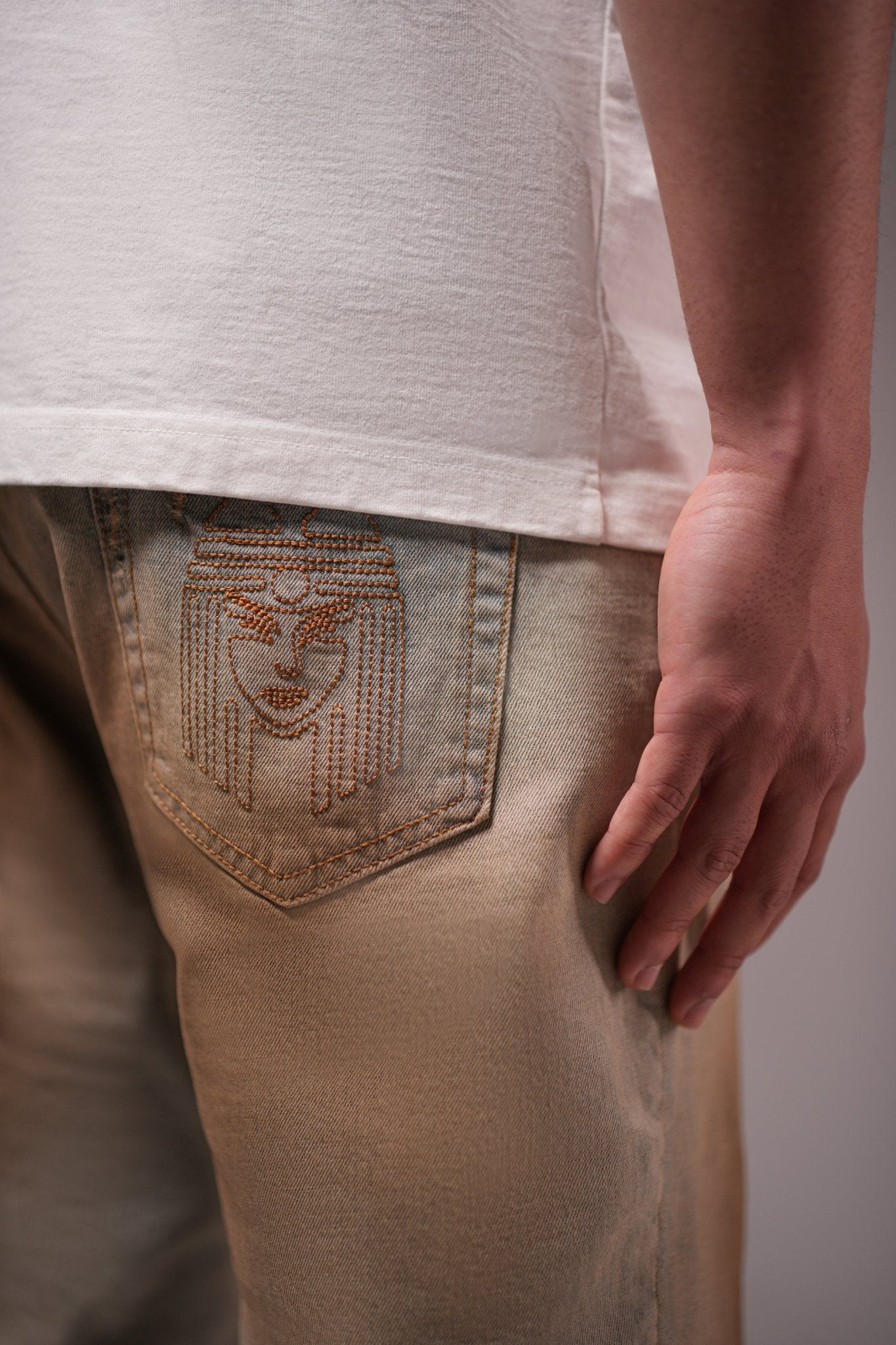 dirty jeans - Rey Nuevo Clothing
