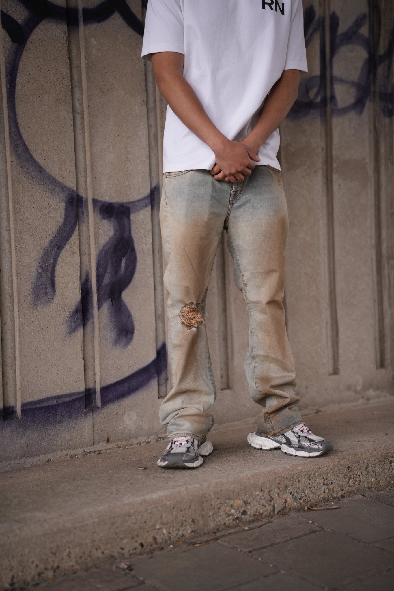 dirty jeans - Rey Nuevo Clothing