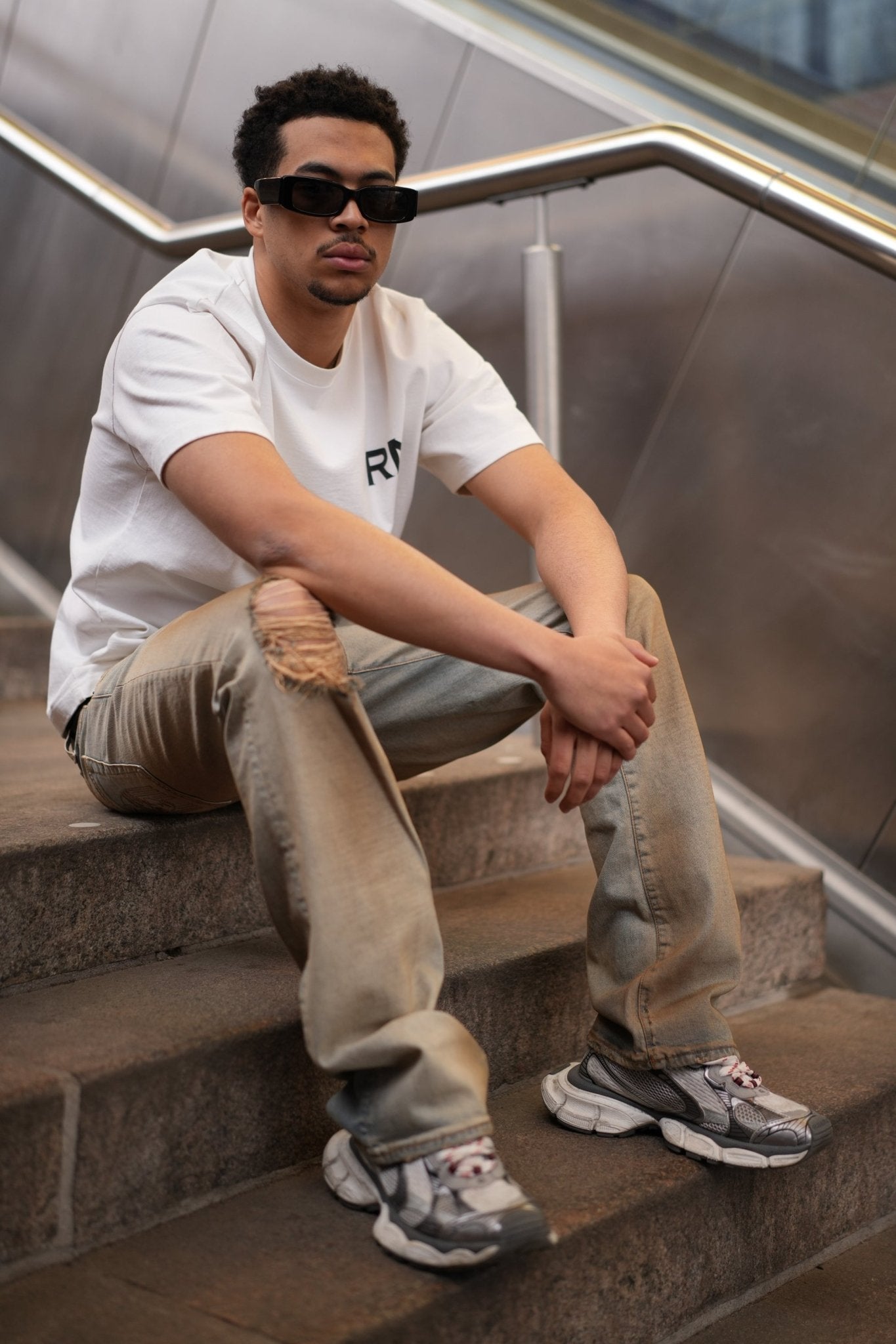 dirty jeans - Rey Nuevo Clothing