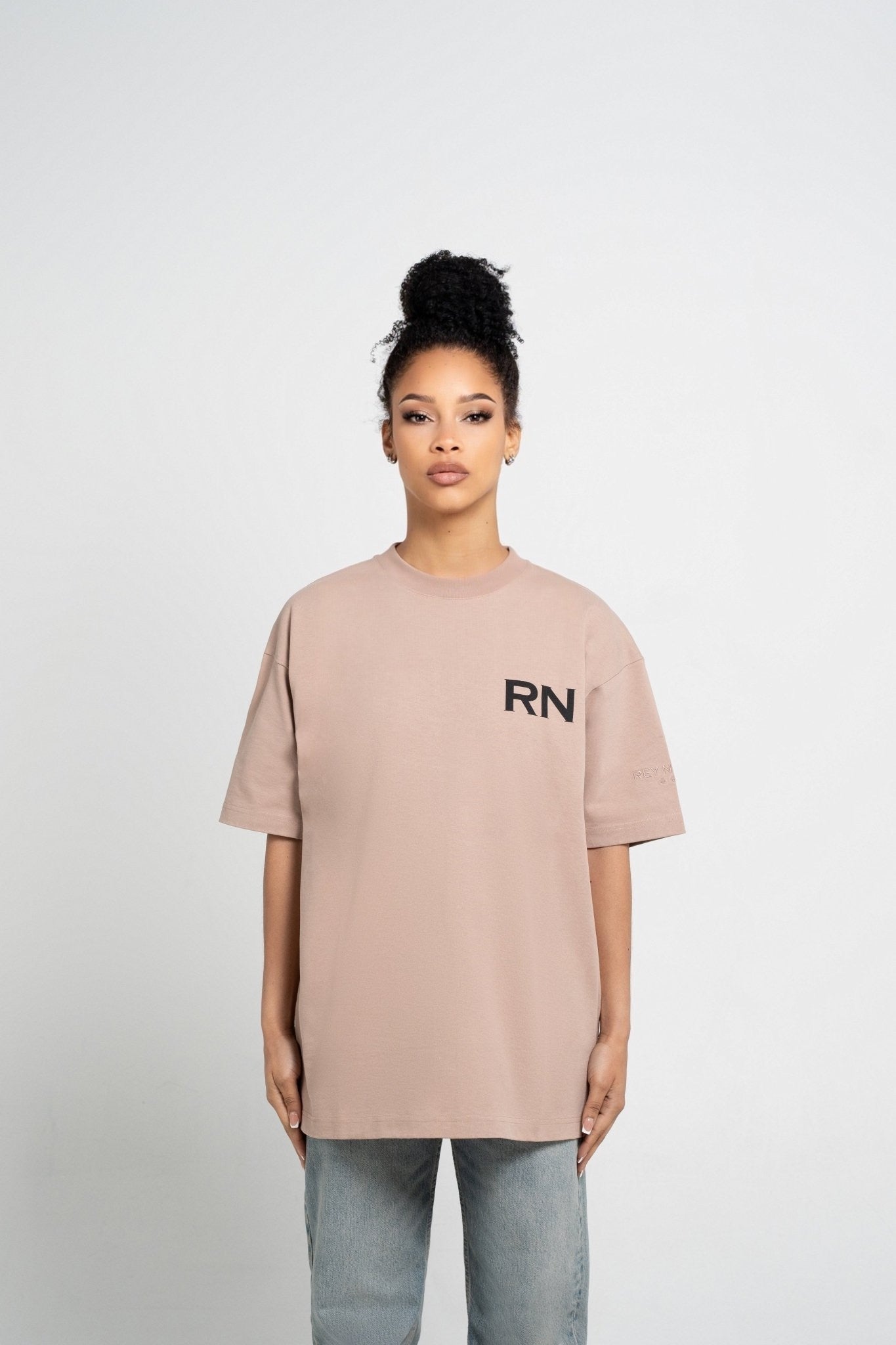 RN T - SHIRT BEIGE - Rey Nuevo Clothing