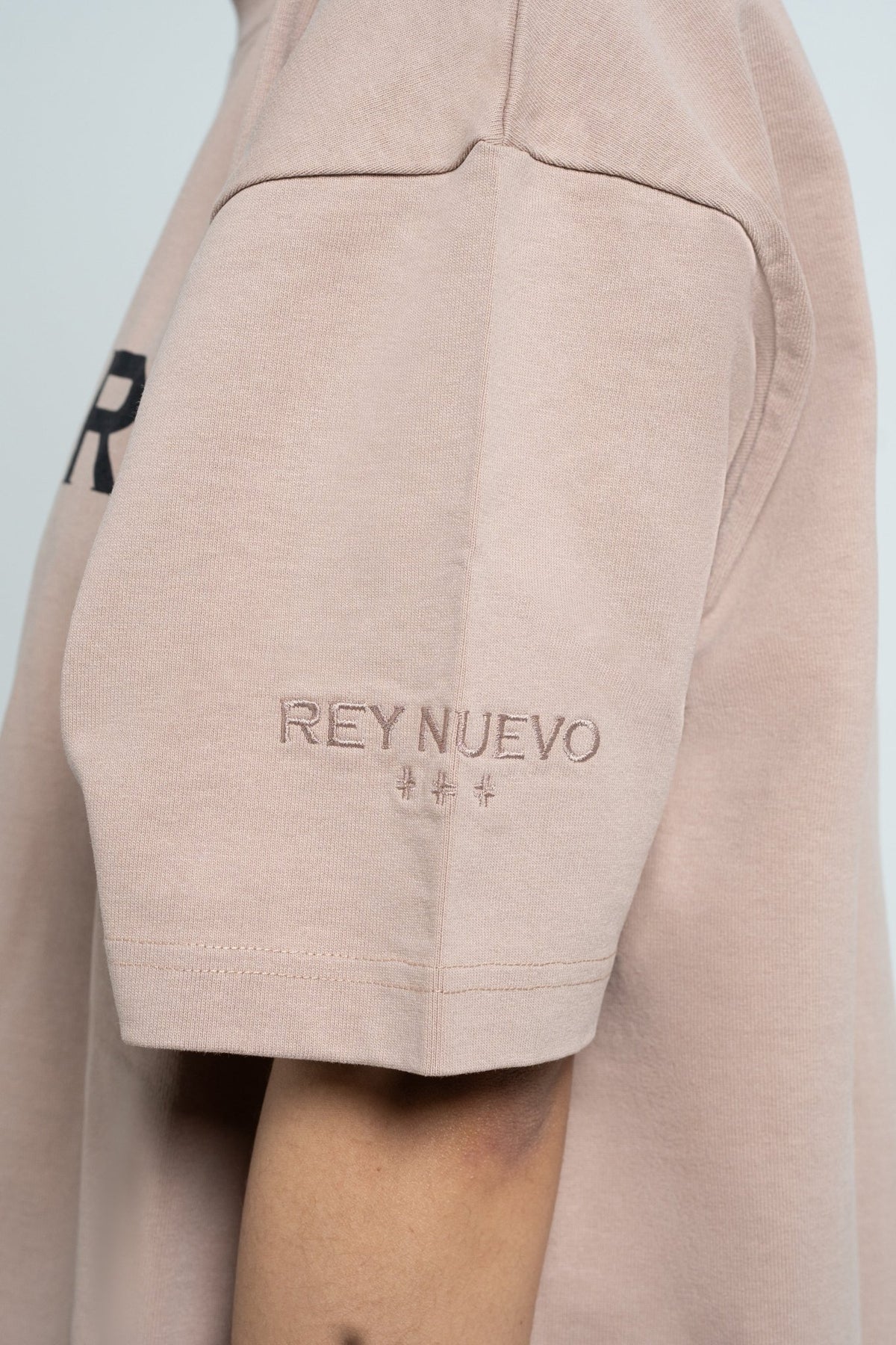 RN T - SHIRT BEIGE - Rey Nuevo Clothing