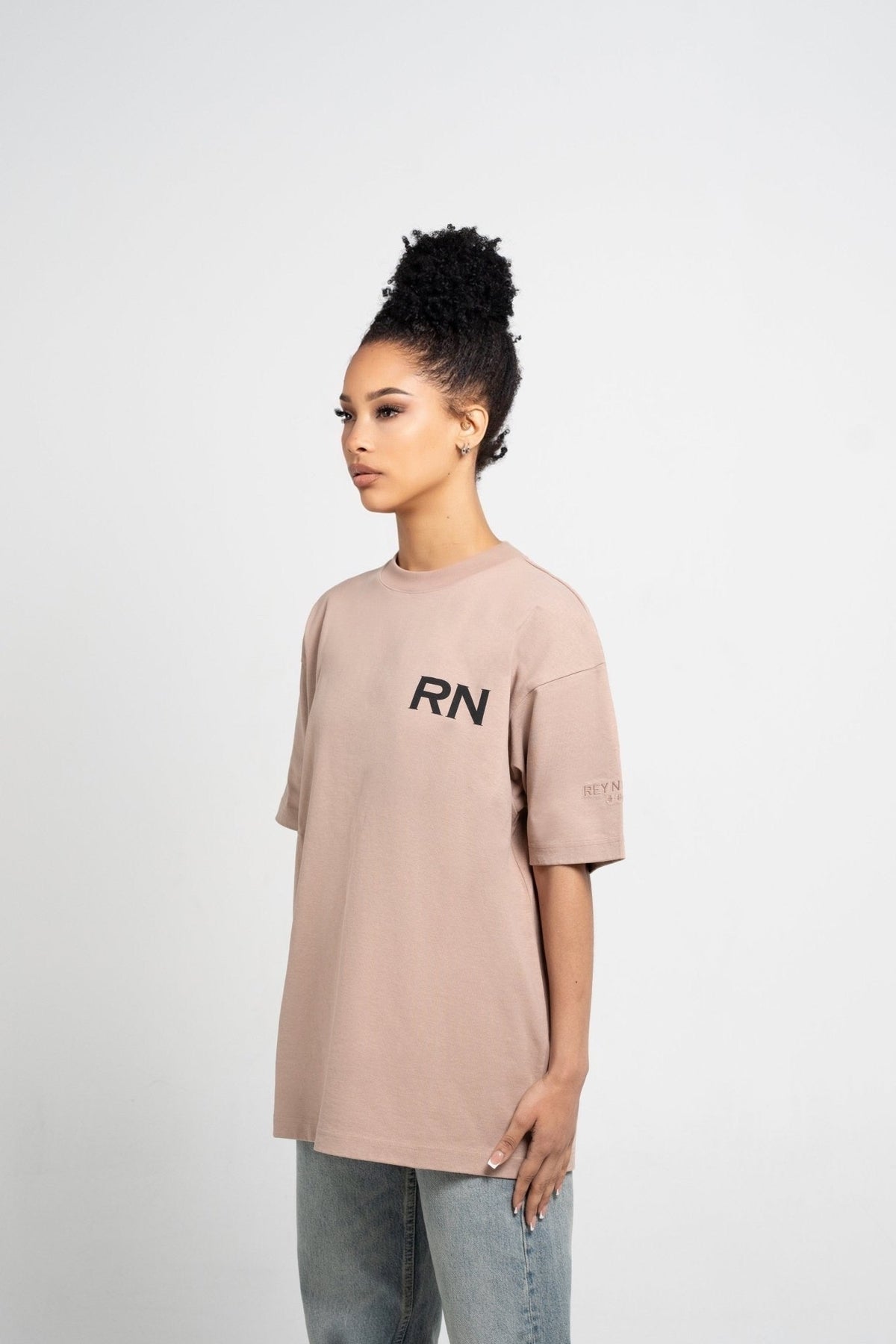 RN T - SHIRT BEIGE - Rey Nuevo Clothing